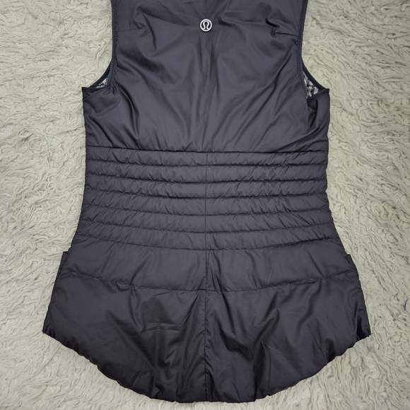 Lululemon Goose Down Vest Lightweight Sz 4 - Picture 10 of 10